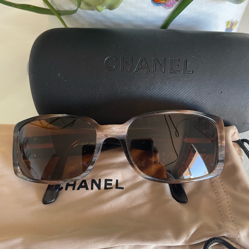CHANEL sunglasses - Picture 1 of 5